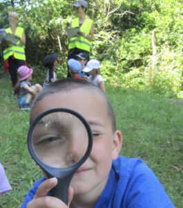 enfant-explorer-nature